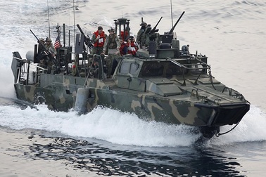 Nhà Trắng nói vụ tàu Iran áp sát tàu Mỹ là "không thể chấp nhận được"