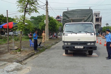 Ai được chặn xe vi phạm giao thông?