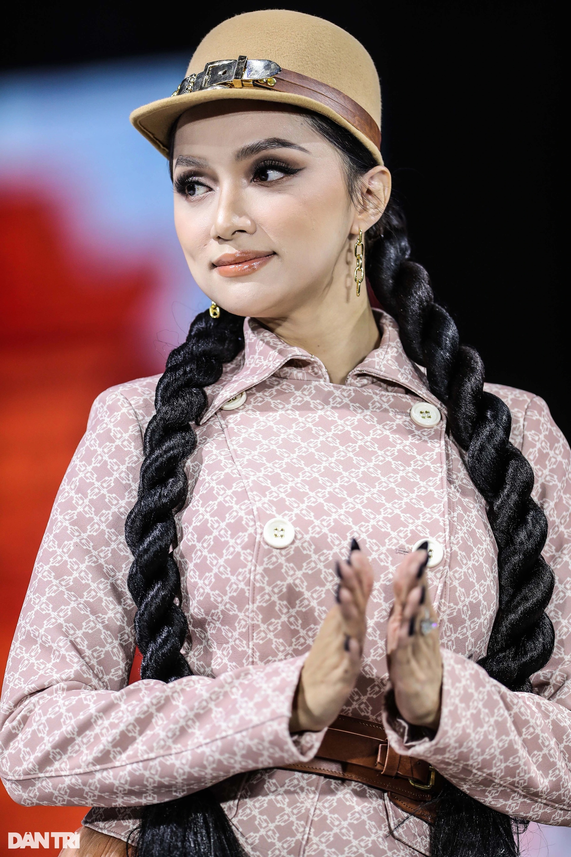 Hương Giang Idol, Thanh Hằng bùng nổ ở Tuần lễ Thời trang Việt Nam 2021 - 17