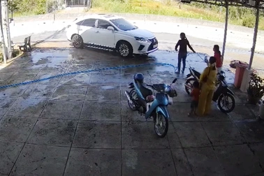 Tài xế lái Lexus tông em gái ở Tây Ninh