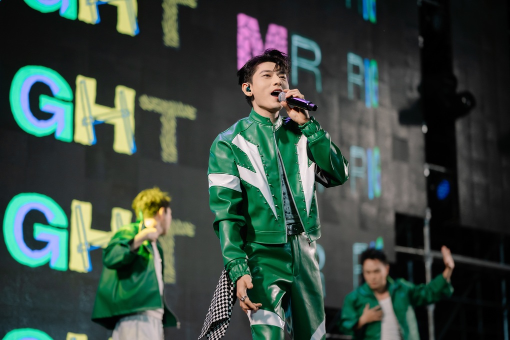 Không khí sôi động tại đêm nhạc Prime Night - VPBank Đất Sen Hồng Music Marathon 2025 - 2 Không khí sôi động tại đêm nhạc Prime Night - VPBank Đất Sen Hồng Music Marathon 2025 - 2