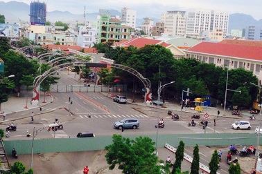 Đà Nẵng tạm dừng thi công hầm chui vì tắc đường