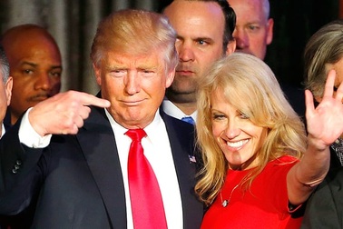 Cố vấn Nhà Trắng hứng chỉ trích vì quảng cáo sản phẩm của con gái ông Trump