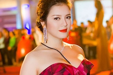 Lý Nhã Kỳ không lấy váy ra “dọa” người