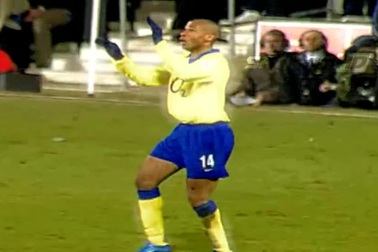 12 tố chất khiến Thiery Henry là tiền đạo hay nhất lịch sử Premier League