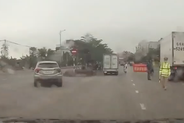 Cần xử lý nghiêm lái xe đi ngược chiều để tránh... chốt kiểm dịch