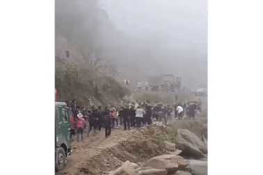 Đám đông hỗn chiến kinh hoàng, 8 người bị thương