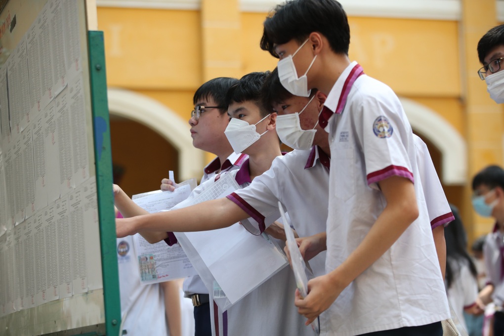 Hơn 1 triệu thí sinh làm thủ tục dự thi tốt nghiệp THPT 2023 - 9 Hơn 1 triệu thí sinh làm thủ tục dự thi tốt nghiệp THPT 2023 - 9