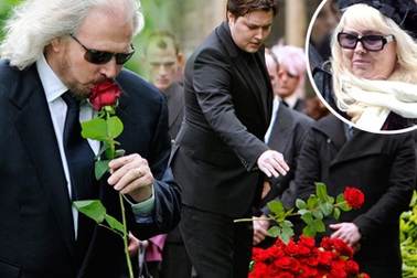 Những hình ảnh xúc động từ lễ tang thành viên nhóm Bee Gees 