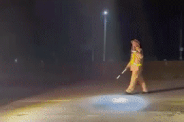 Cảnh sát xuyên đêm chốt chặn, kiểm tra từng xe tìm 2 phạm nhân bỏ trốn