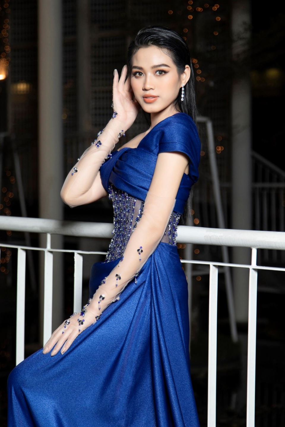 Hoàng Thùy  hở bạo trên thảm đỏ, thần thái lấn lướt dàn Hoa hậu - 6