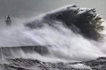 Châu Âu hứng chịu cơn bão tồi tệ nhất trong nhiều thập kỷ