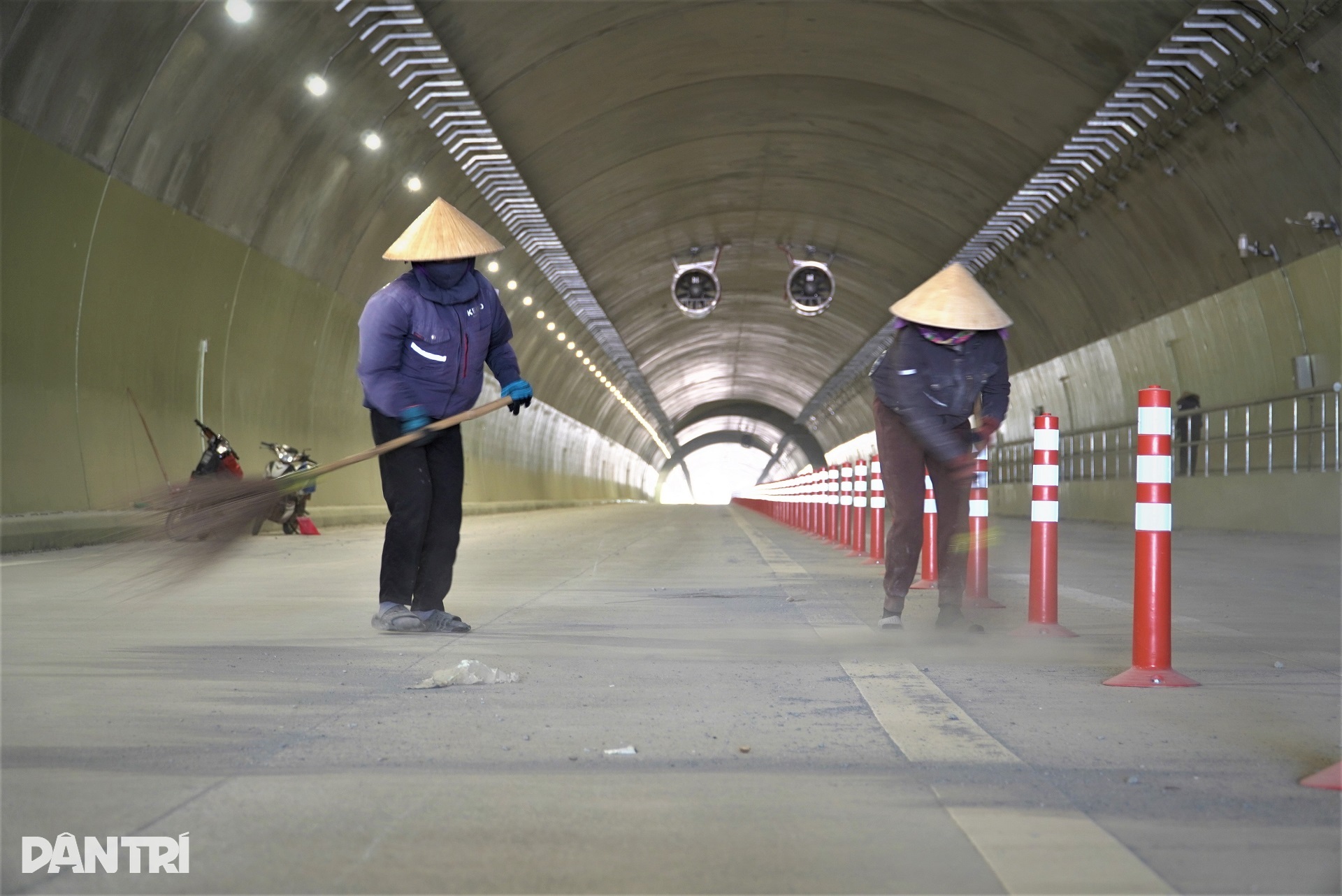 Hầm xuyên núi trên cao tốc Vũng Áng - Bùng sẵn sàng thông xe - 8