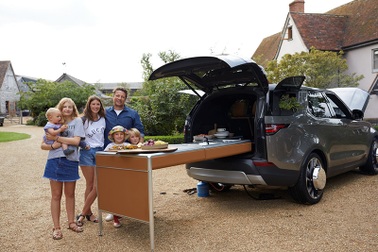 Khi Land Rover "bị" biến thành căn bếp di động