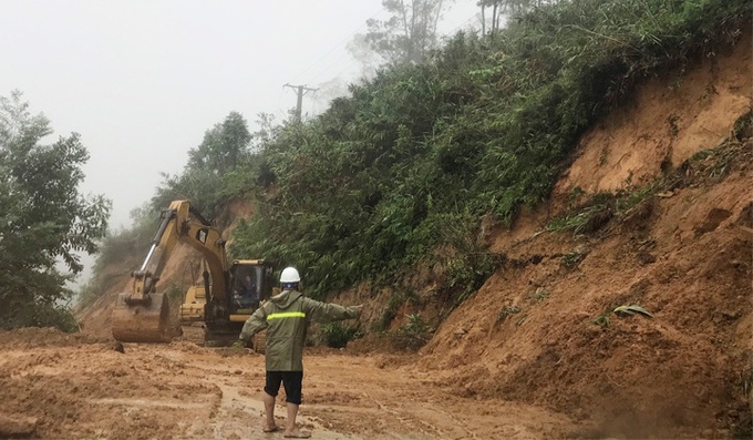 Đã khơi thông được 7km đường bộ từ thuỷ điện Rào Trăng 4 lên Rào Trăng 3 - Ảnh 2.