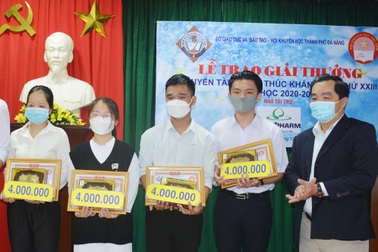 Đà Nẵng: 42 học sinh xuất sắc nhận giải thưởng Huỳnh Thúc Kháng