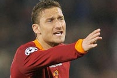 Totti: “Beckham có thể làm yếu AC Milan”