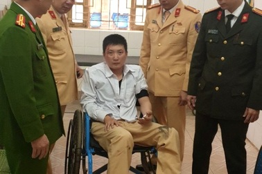 Vi phạm tốc độ, lao xe thẳng vào tổ CSGT khiến một chiến sĩ bị thương