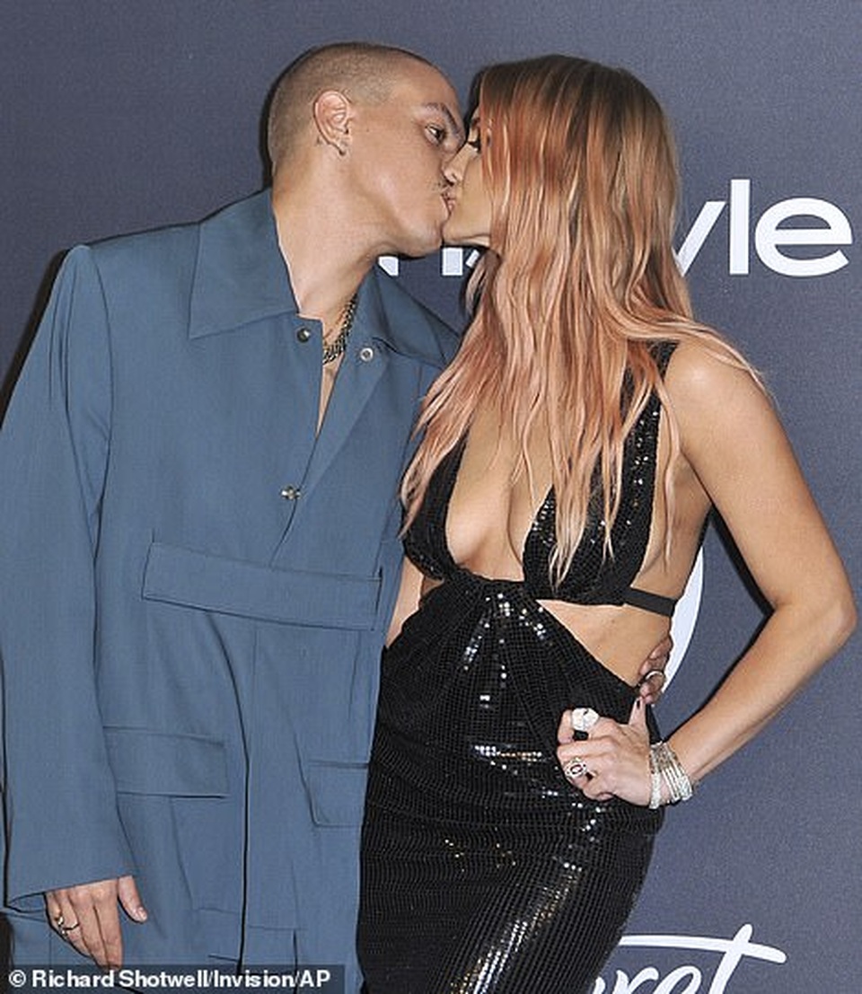 Vợ Justin Bieber khoe chân dài, Paris Hilton diện váy xuyên thấu dự tiệc Quả Cầu Vàng - 26 Vợ Justin Bieber khoe chân dài, Paris Hilton diện váy xuyên thấu dự tiệc Quả Cầu Vàng - 26