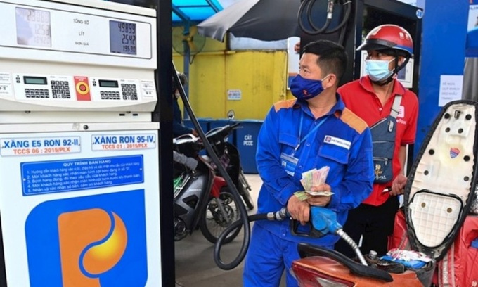 Từ đầu năm đến nay, giá xăng qua 29 lần điều chỉnh, trong đó có 16 lần tăng, 9 lần giảm và 4 lần giữ nguyên.