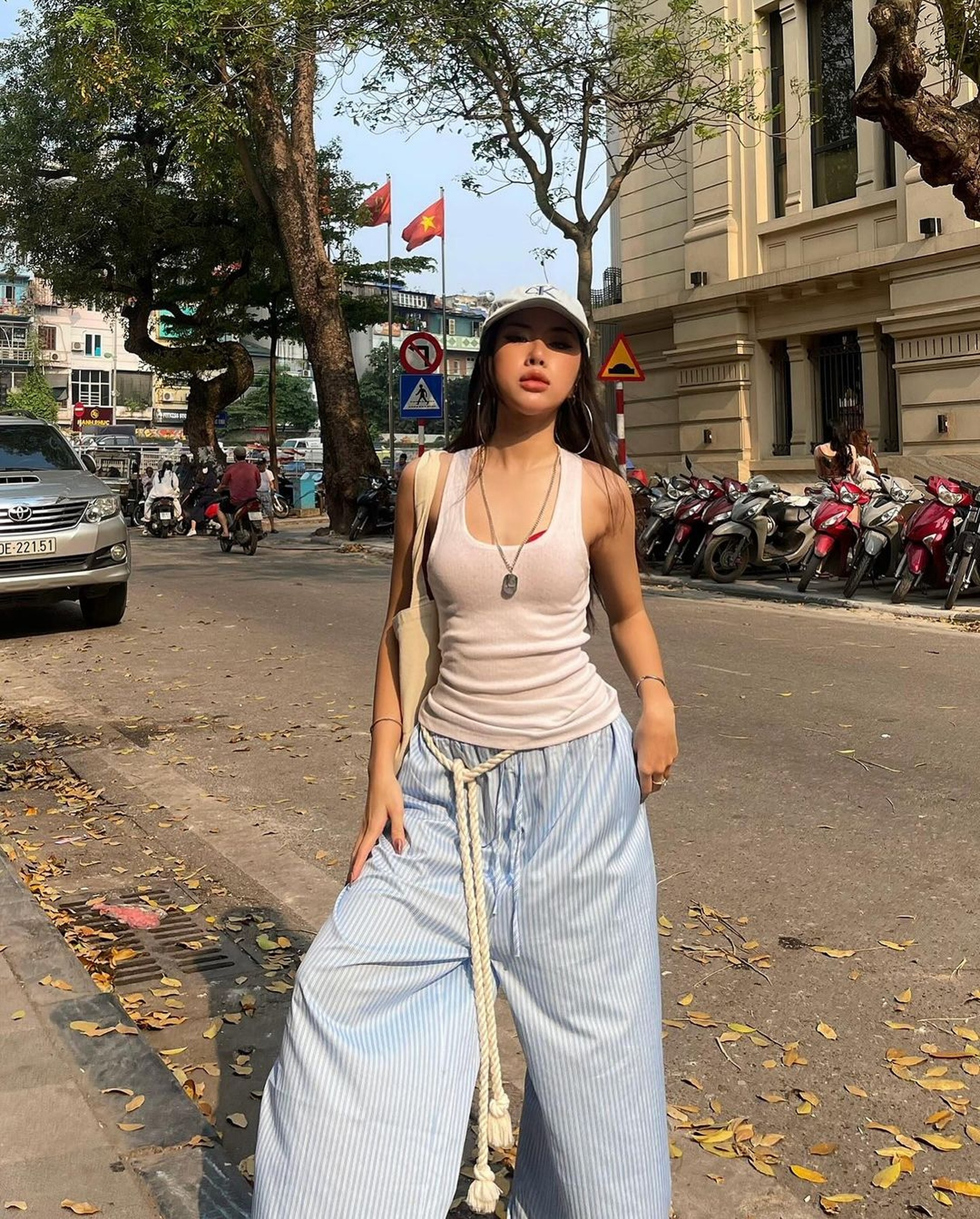 Bức tường phố Lò Sũ và những địa điểm khiến giới trẻ Việt xếp hàng chụp ảnh - 6 Bức tường phố Lò Sũ và những địa điểm khiến giới trẻ Việt xếp hàng chụp ảnh - 6