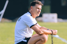 HLV Pau FC muốn bổ sung thêm hai ngôi sao tấn công