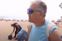 Mải "khoắng đồ" của khách, kẻ trộm túi lọt hình ảnh trên sóng truyền hình