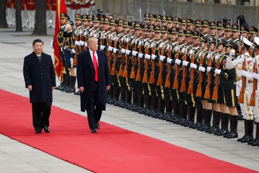 Trung Quốc trải thảm đỏ, bắn đại bác đón Tổng thống Trump