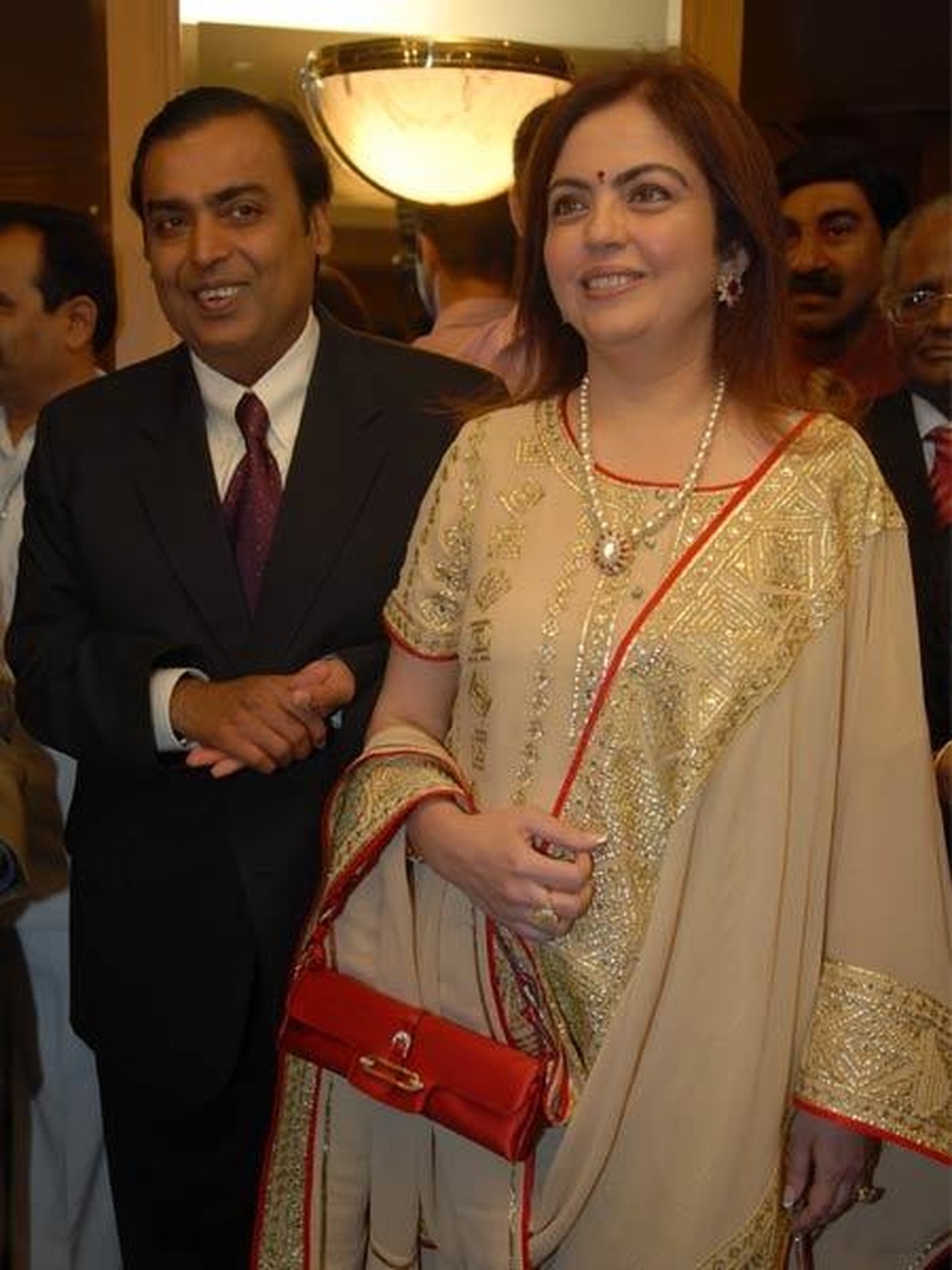 Loá mắt với chiếc túi đính 240 viên kim cương, dát vàng của vợ tỷ phú - 3 Loá mắt với chiếc túi đính 240 viên kim cương, dát vàng của vợ tỷ phú - 3