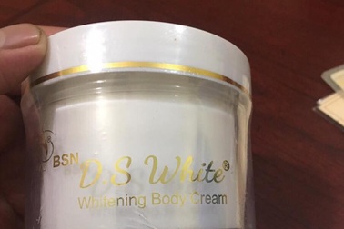 Xe khách vận chuyển 1.140 lọ mỹ phẩm không có giấy tờ