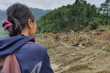 Sạt lở Trà Leng: Cha vẫn mong con, vợ vẫn chờ chồng...