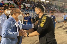 Báo Thái Lan ấn tượng khi HLV Park Hang Seo đến thăm Kiatisuk