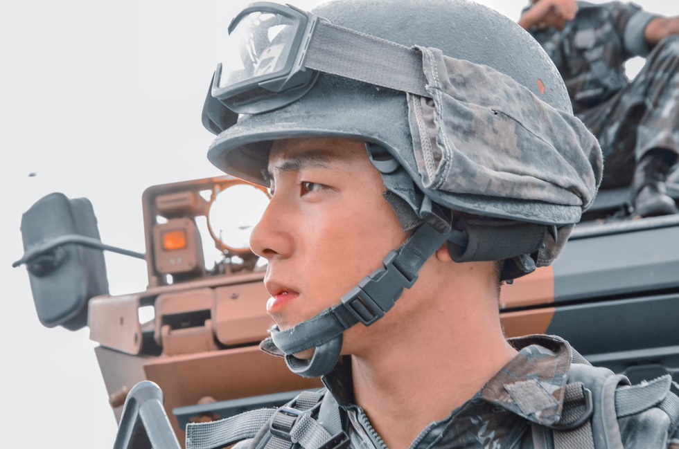 Chàng Thiếu úy gây sốt vì nụ cười tỏa nắng: Sinh năm 2000, học vấn đáng nể - 3 Chàng Thiếu úy gây sốt vì nụ cười tỏa nắng: Sinh năm 2000, học vấn đáng nể - 3