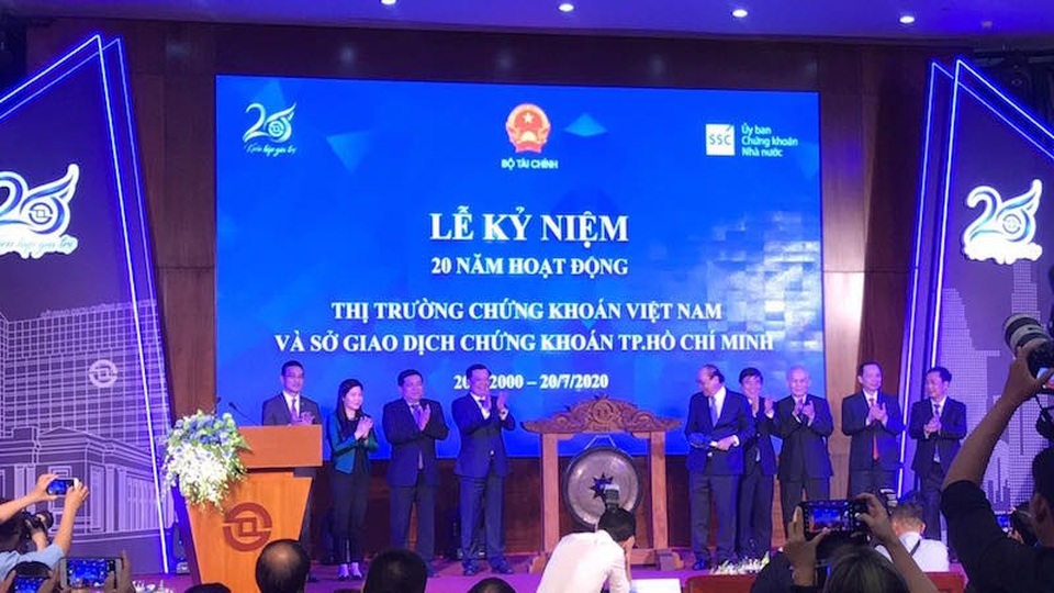 Thủ tướng Nguyễn Xuân Phúc: Chứng khoán Việt sẵn sàng chinh phục biển lớn - 2 Thủ tướng Nguyễn Xuân Phúc: Chứng khoán Việt sẵn sàng chinh phục biển lớn - 2