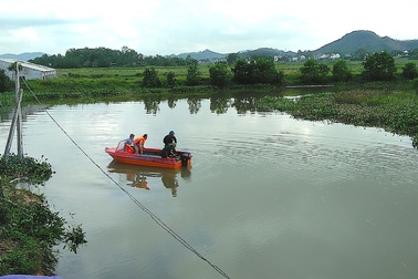 Gần 30 giờ tìm kiếm nạn nhân trượt chân bị nước cuốn trôi