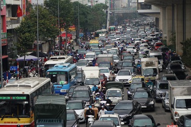 Đường phố Hà Nội ùn tắc kinh hoàng trong ngày 27 Tết