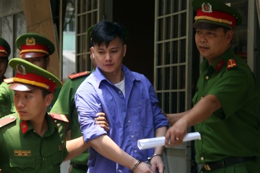 Việt kiều đâm chết người trong quán bar trung tâm Sài Gòn