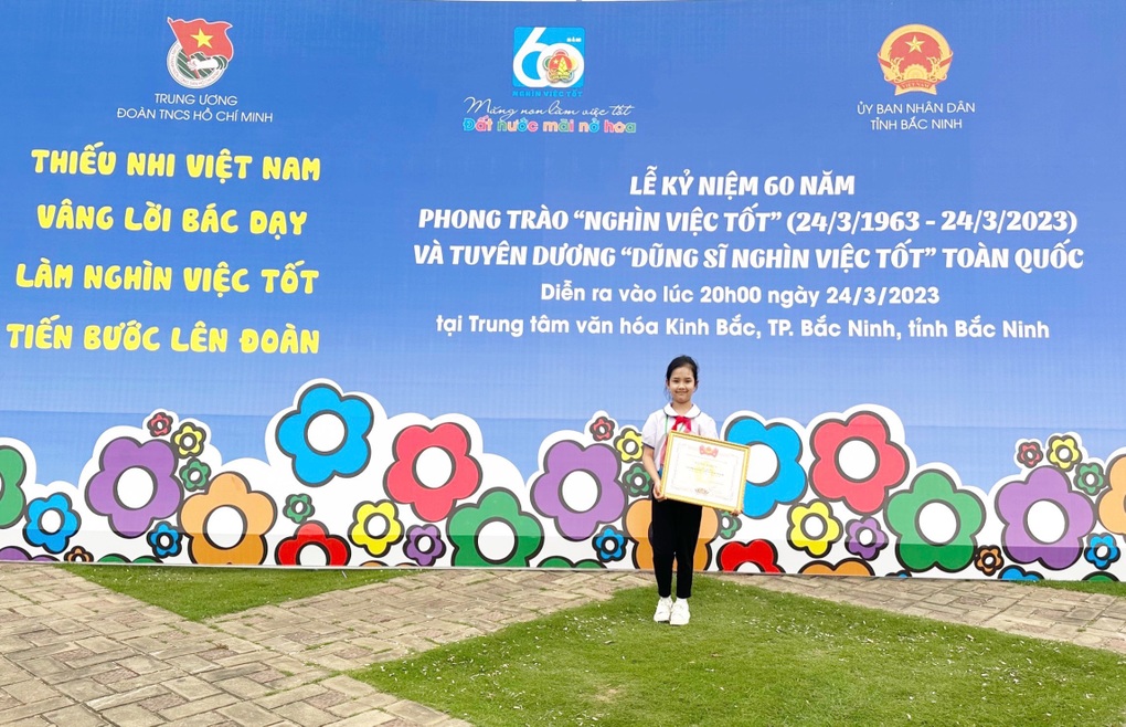 Mẫu nhí Gia Bảo được vinh danh Dũng sĩ Nghìn việc tốt - 2 Mẫu nhí Gia Bảo được vinh danh Dũng sĩ Nghìn việc tốt - 2