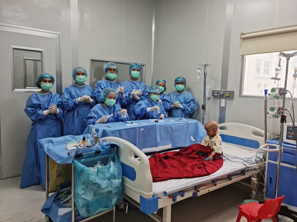 Cháu bé bị u nguyên bào võng mạc được chữa khỏi kỳ diệu - 3 Cháu bé bị u nguyên bào võng mạc được chữa khỏi kỳ diệu - 3