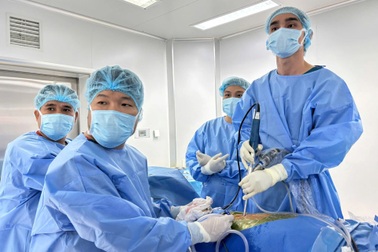 Vinmec Phú Quốc điều trị hẹp ống sống cho bệnh nhân cao tuổi bằng kỹ thuật nội soi hiện đại