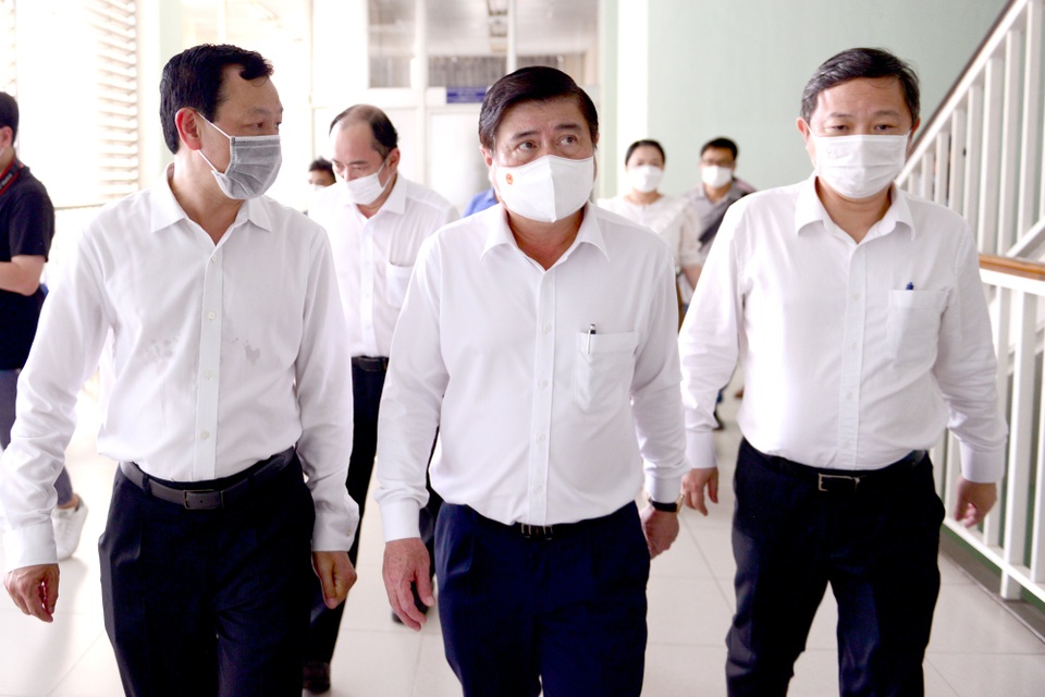 4 nhân viên Bệnh viện Chợ Rẫy phản ứng nặng khi chích ngừa Covid-19 - 1 4 nhân viên Bệnh viện Chợ Rẫy phản ứng nặng khi chích ngừa Covid-19 - 1