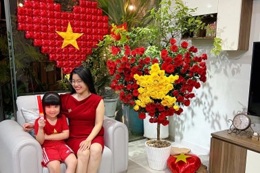 Mẹ đảm Hà Nội chi tiền triệu bày "góc yêu nước" dịp 2/9, nhận mưa lời khen