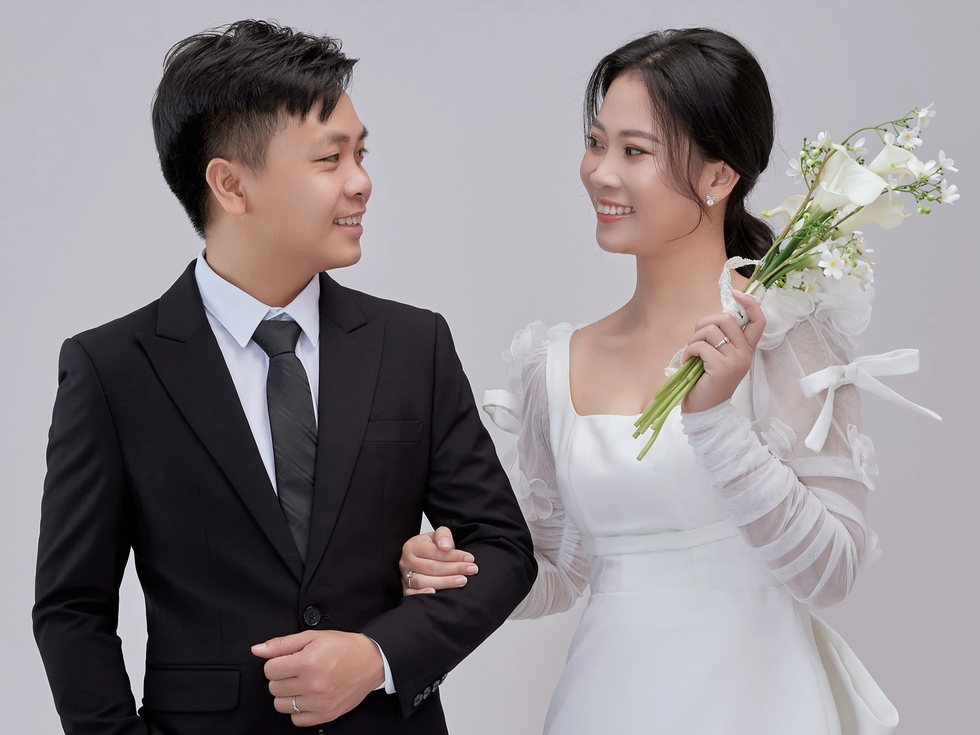 Cặp đôi 9x sở hữu 40.000m2 đất Đà Lạt nhưng chỉ đeo nhẫn cưới 150.000 đồng - 1 Cặp đôi 9x sở hữu 40.000m2 đất Đà Lạt nhưng chỉ đeo nhẫn cưới 150.000 đồng - 1