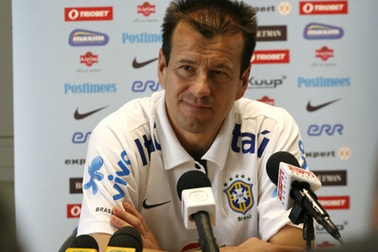 HLV Dunga sung sướng sau khi Brazil đánh gục Argentina