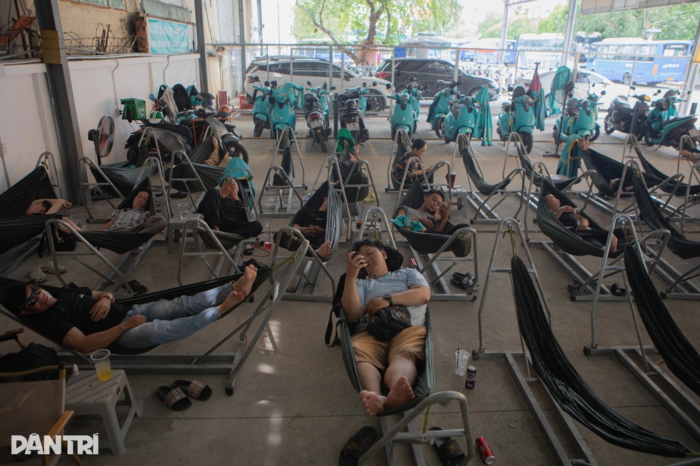 Cấm sạc xe máy điện trong chung cư: Có nhiều giải pháp thay thế - 5