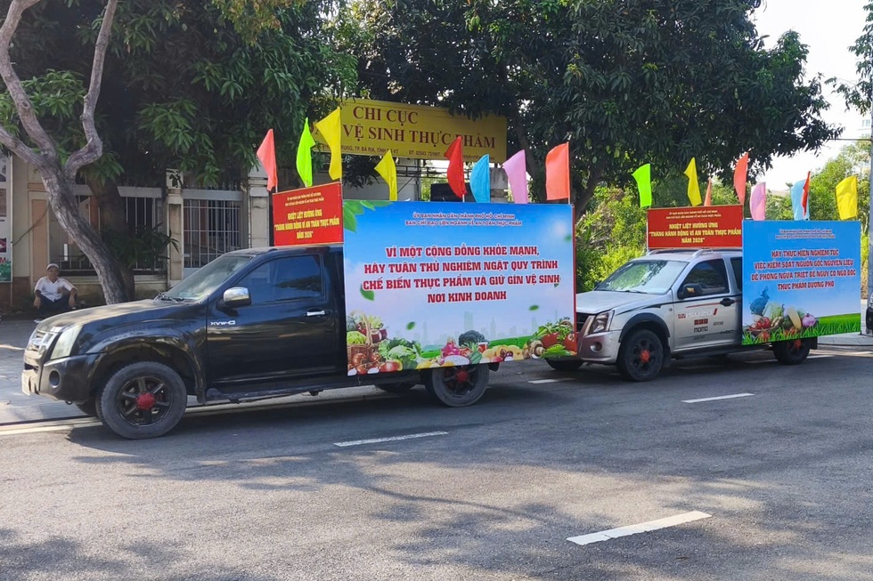 Ngộ độc thực phẩm gia tăng, Bộ trưởng yêu cầu xử lý không có “vùng cấm” - 2 Ngộ độc thực phẩm gia tăng, Bộ trưởng yêu cầu xử lý không có “vùng cấm” - 2