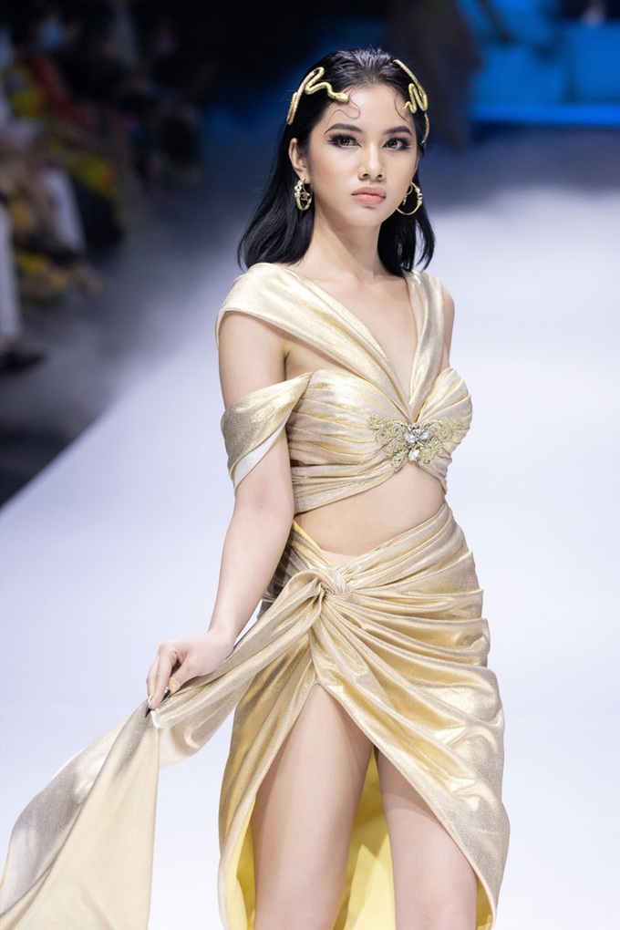 Người đẹp 19 tuổi đang hẹn hò chồng cũ Lệ Quyên là ai? - Ảnh 8. Người đẹp 19 tuổi đang hẹn hò chồng cũ Lệ Quyên là ai? - Ảnh 8.