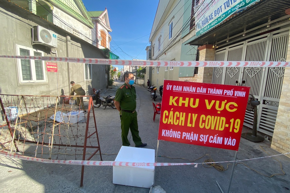 Thêm 2 ca dương tính liên quan đến vợ chồng thấy sốt đến viện test nhanh - 1 Thêm 2 ca dương tính liên quan đến vợ chồng thấy sốt đến viện test nhanh - 1