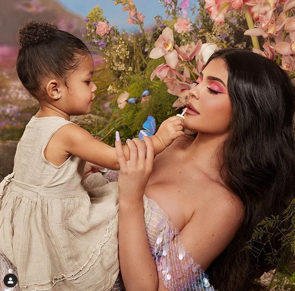 Kylie Jenner nổi bật khi đi xem show thời trang - 9 Kylie Jenner nổi bật khi đi xem show thời trang - 9