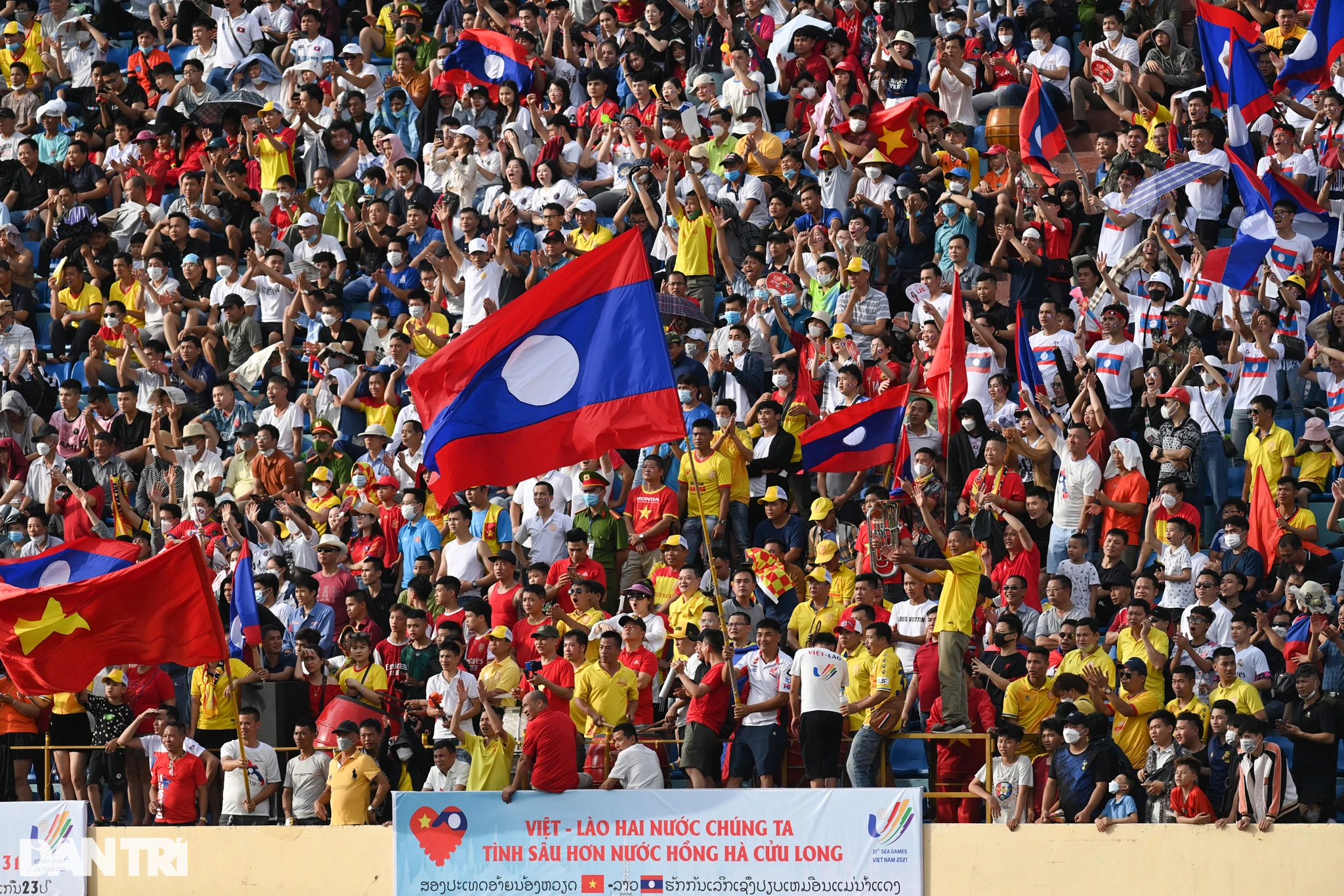 Mãn nhãn các SVĐ đẹp như mơ, chật kín khán giả cổ vũ SEA Games ở Việt Nam - 10 Mãn nhãn các SVĐ đẹp như mơ, chật kín khán giả cổ vũ SEA Games ở Việt Nam - 10